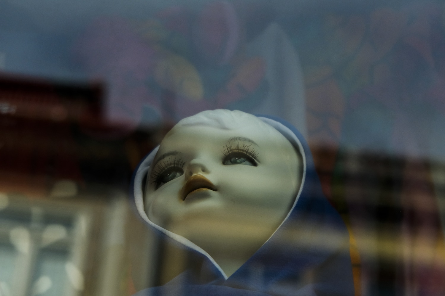 Child mannequin with long lashes, Porto
