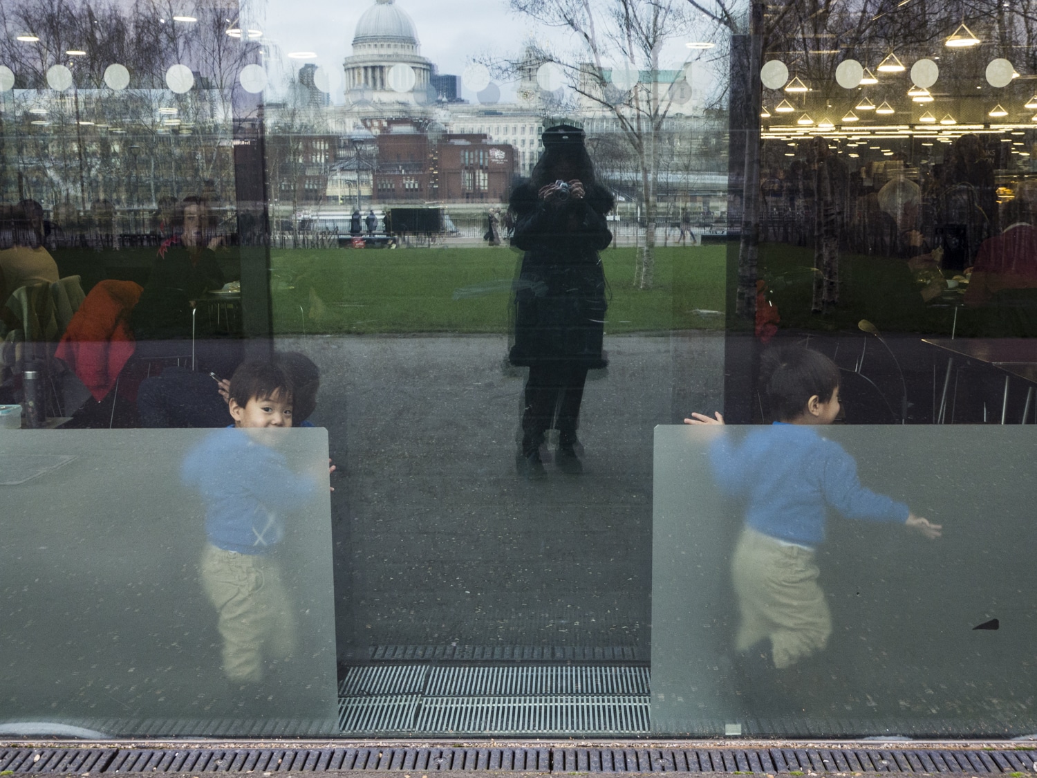 twin toddlers Tate modern